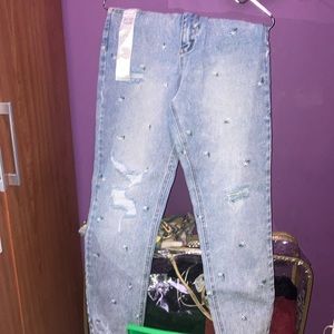 Mom Jeans more for juniors in high school or college